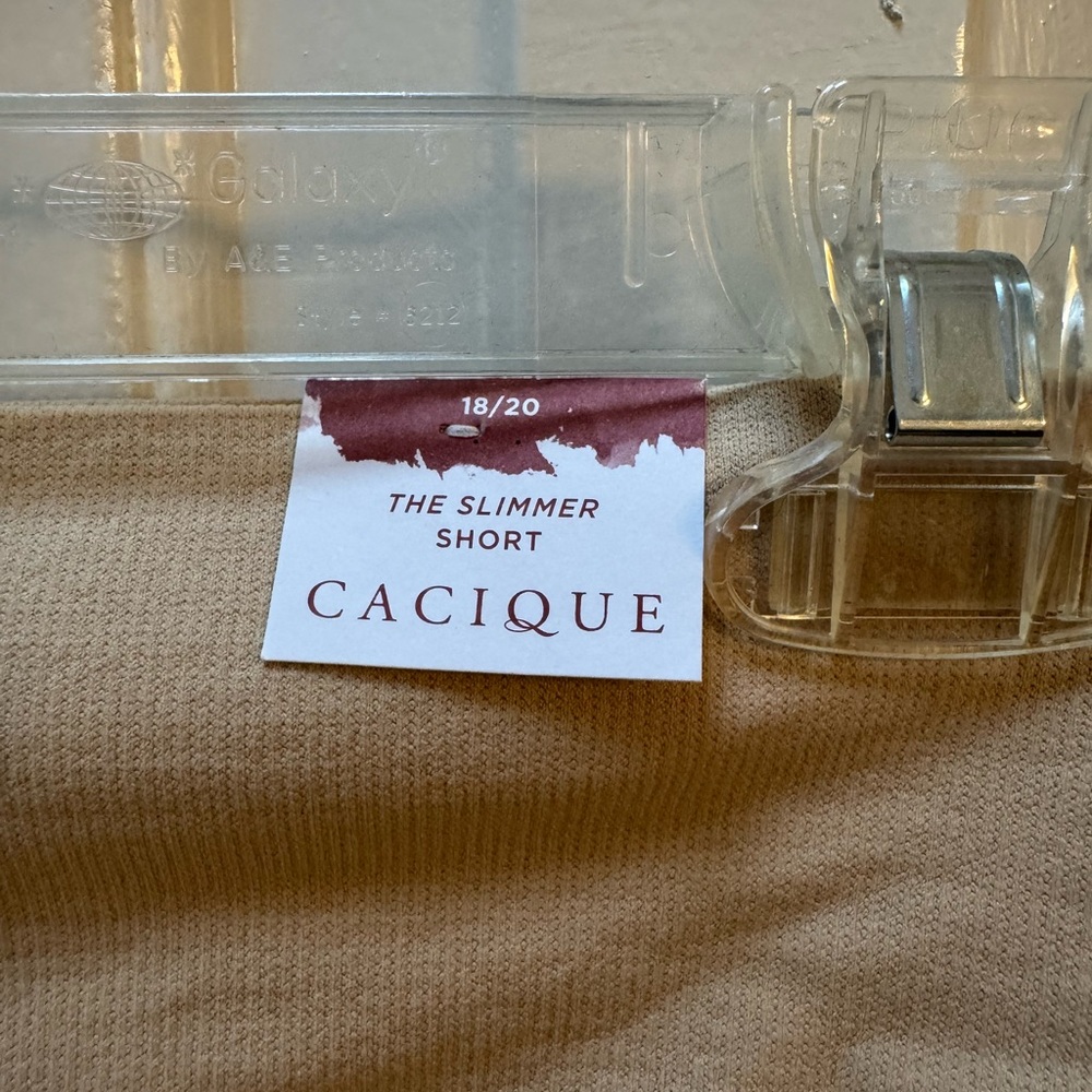 NWT Lane Bryant Cacique 18/20 The Slimmer Short - Picture 2 of 5
